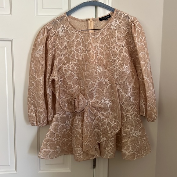 Brand new dressy, lace, cream CQ by CQ blouse in size medium. - Picture 2 of 3